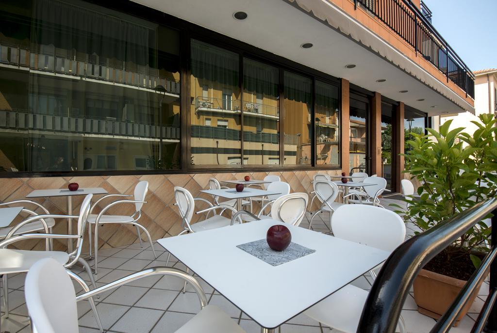 Hotel Scarlet Rimini Extérieur photo